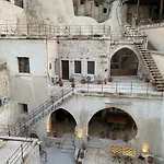 Escape Cave Hotel *
