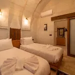 Escape Cave Hotel *