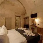 Escape Cave Hotel *