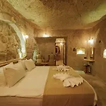 Escape Cave מלון