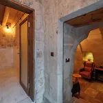 Hotel Escape Cave *