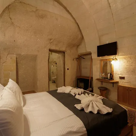 Escape Cave Hotel *