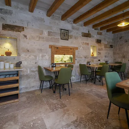Escape Cave Hotel *